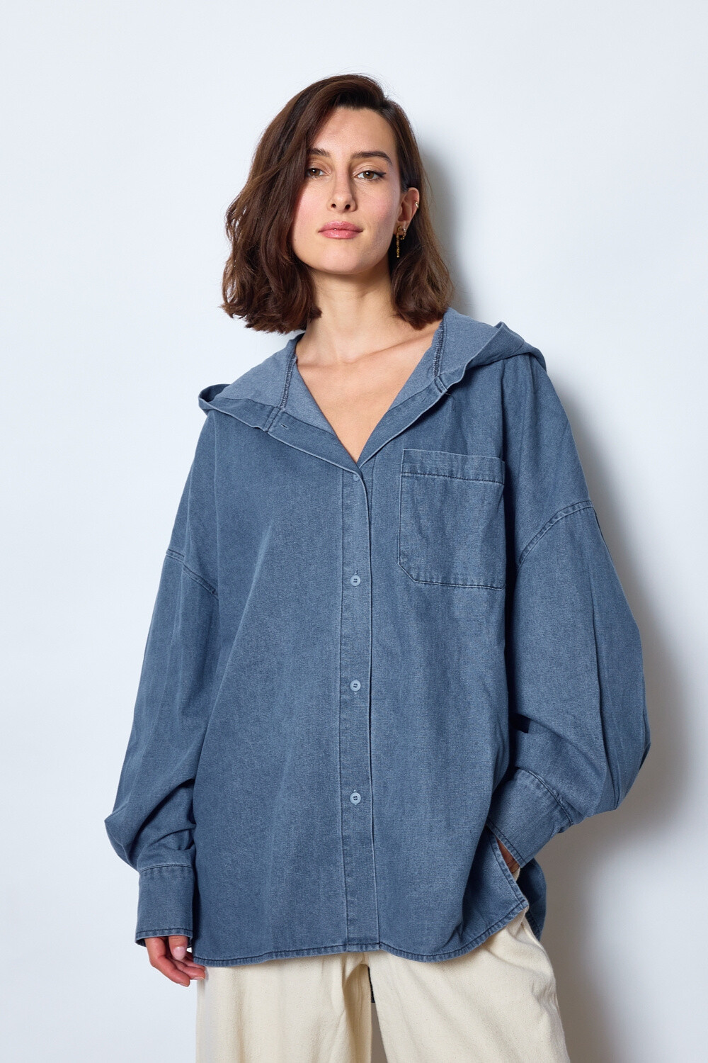 Wholesaler JCL Paris - Oversized shirt in blue denim revisits a classic