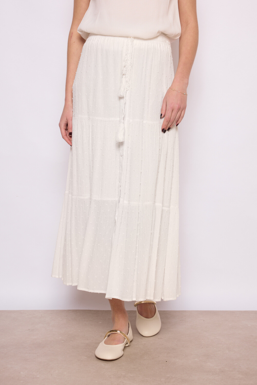 Grossiste JCL Paris - Jupe longue plumetis, élastique à la taille, se noue, se boutonne, doublée