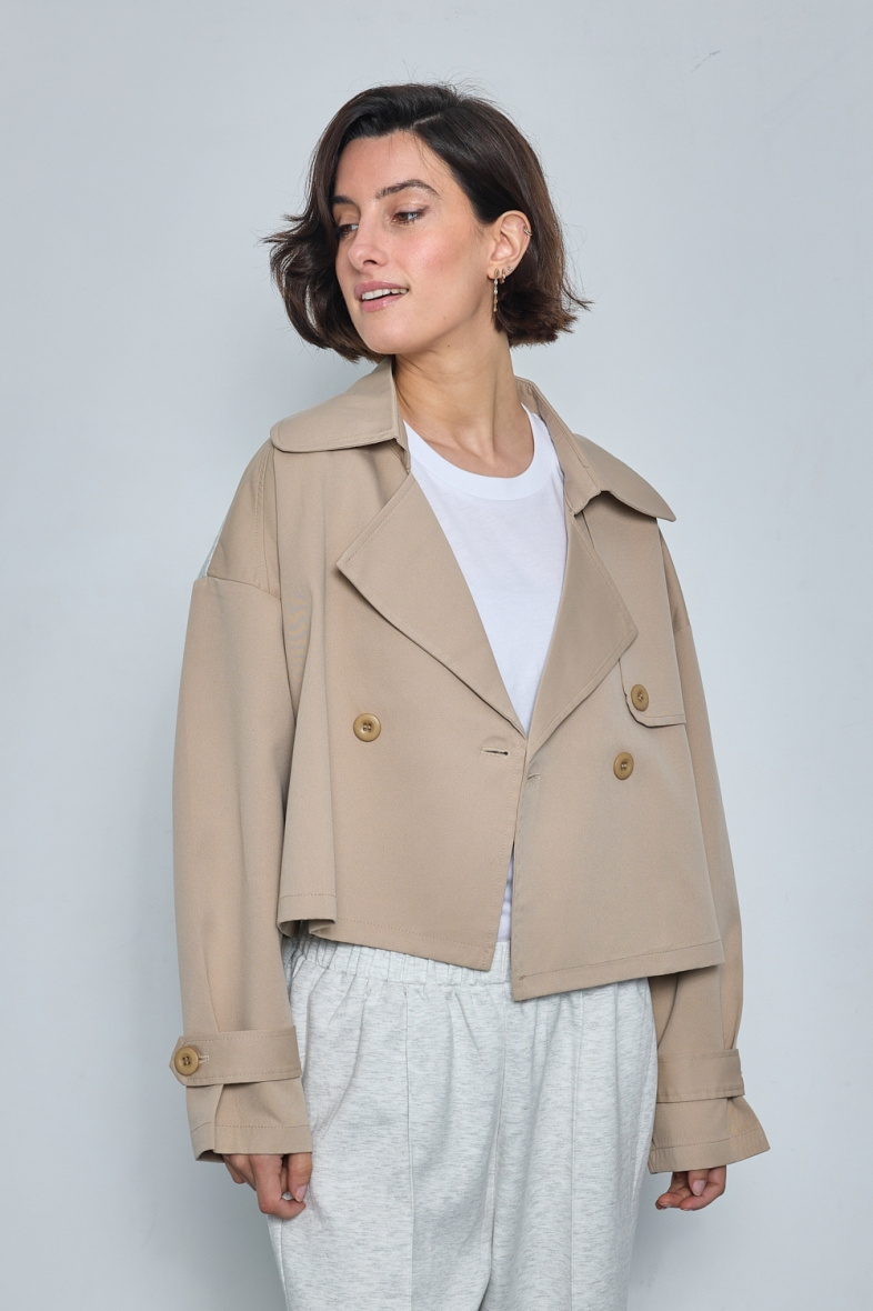 Grossista JCL Paris - Unica giacca trench corta in tessuto beige con inserti in cotone grigio sulla schiena