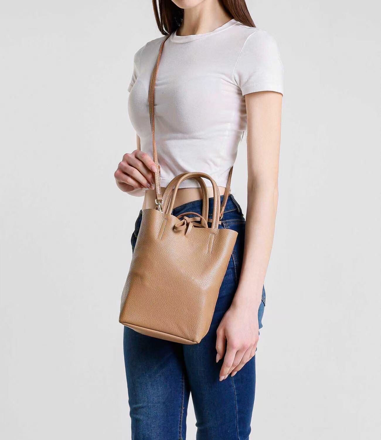 Grossista JCL - Piccola borsa tote in pelle di vitello con tasca attaccata