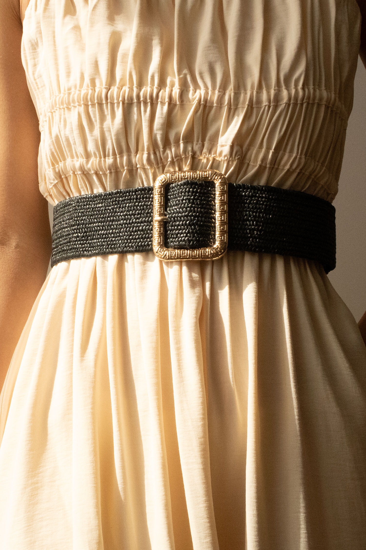 Wholesaler JCL - Raffia straw elastic women belt with metal buckle.