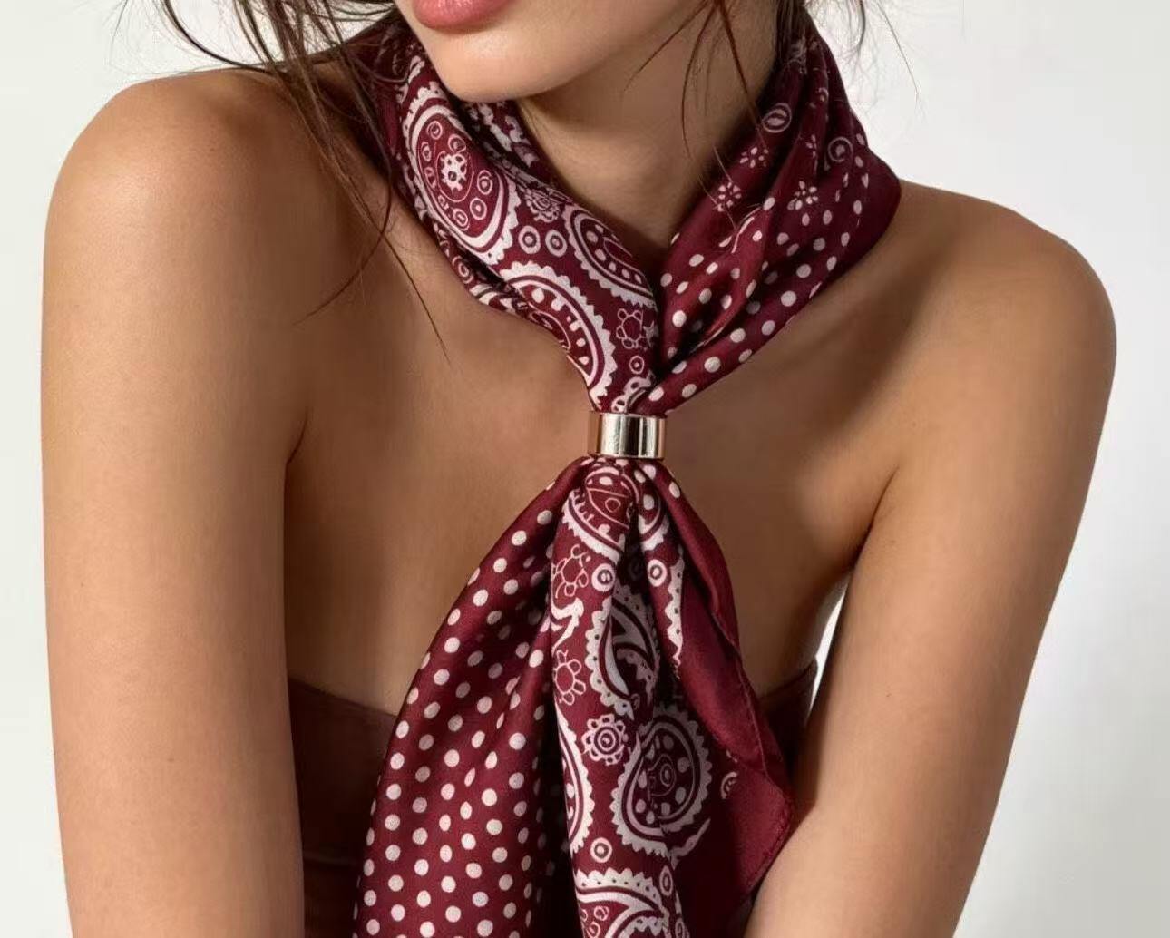 Wholesaler JERRY.AMY - Women's square scarf with buckle Size 65*65