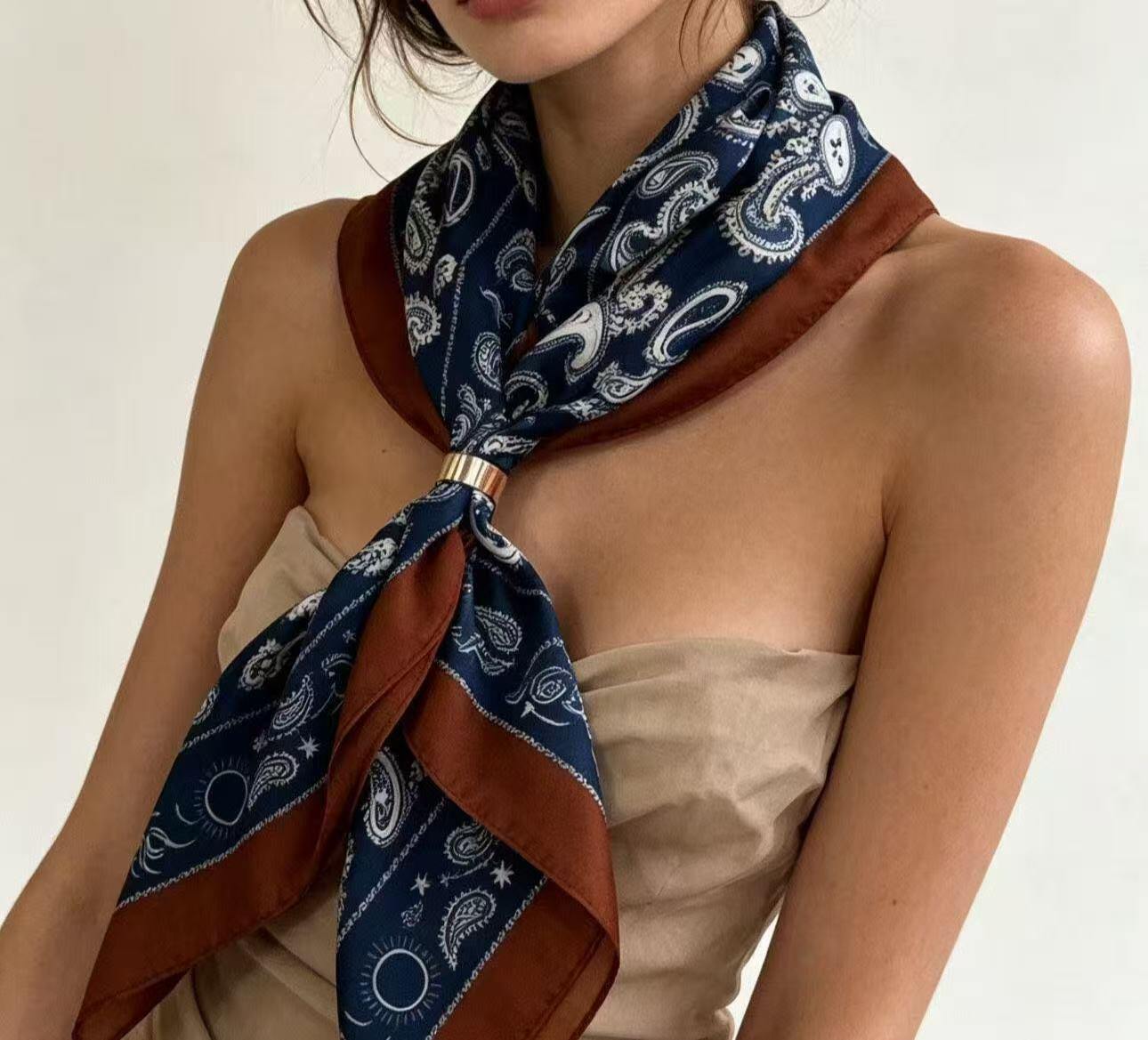 Wholesaler JERRY.AMY - Women's square scarf with buckle Size 65*65
