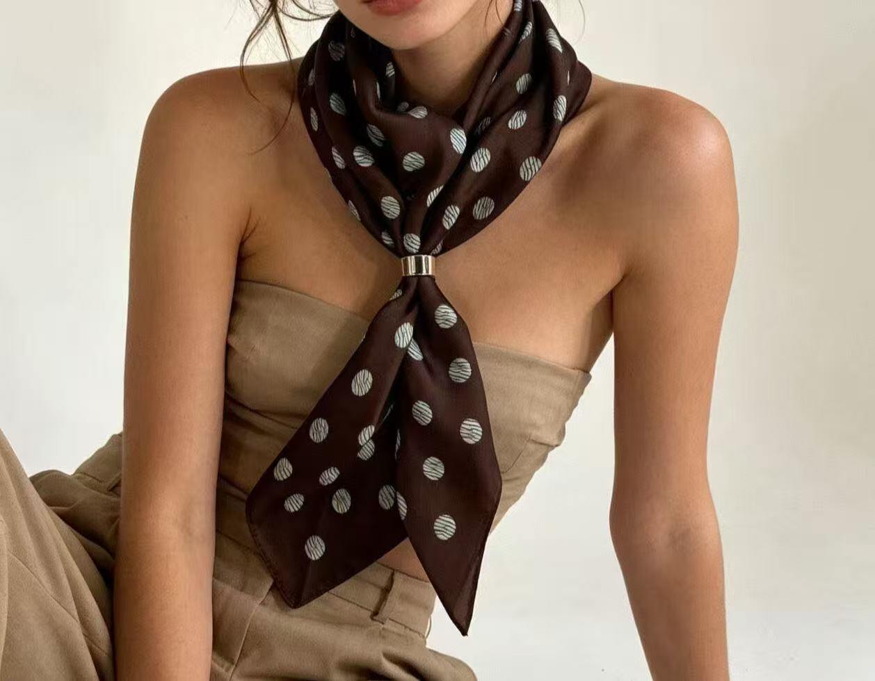 Wholesaler JERRY.AMY - Women's square scarf with buckle Size 65*65