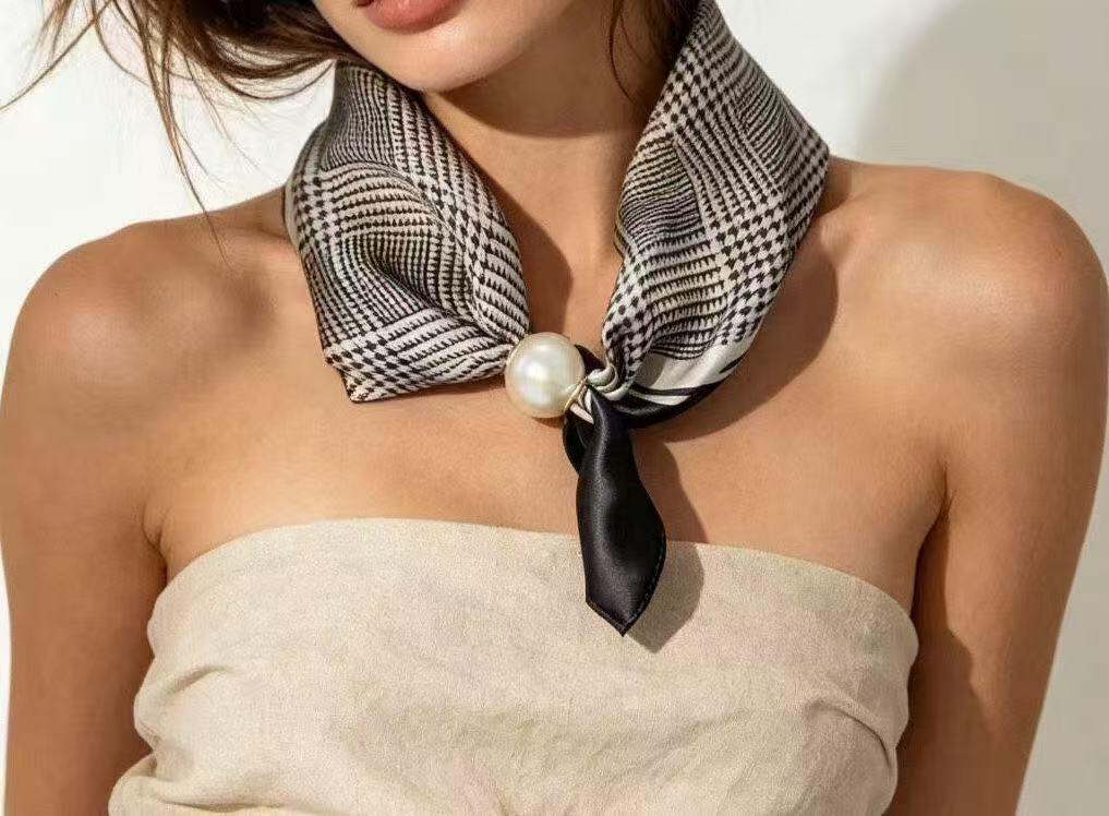 Wholesaler JERRY.AMY - Women's scarf with magnetic closure and pearls, length 50CM width 12CM