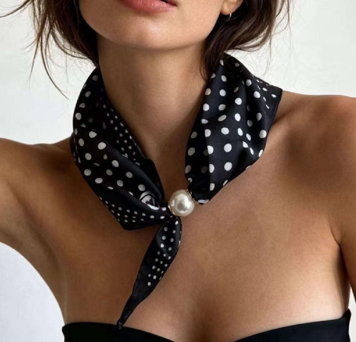 Wholesaler JERRY.AMY - Women's scarf with magnetic closure and pearls, length 50CM width 12CM