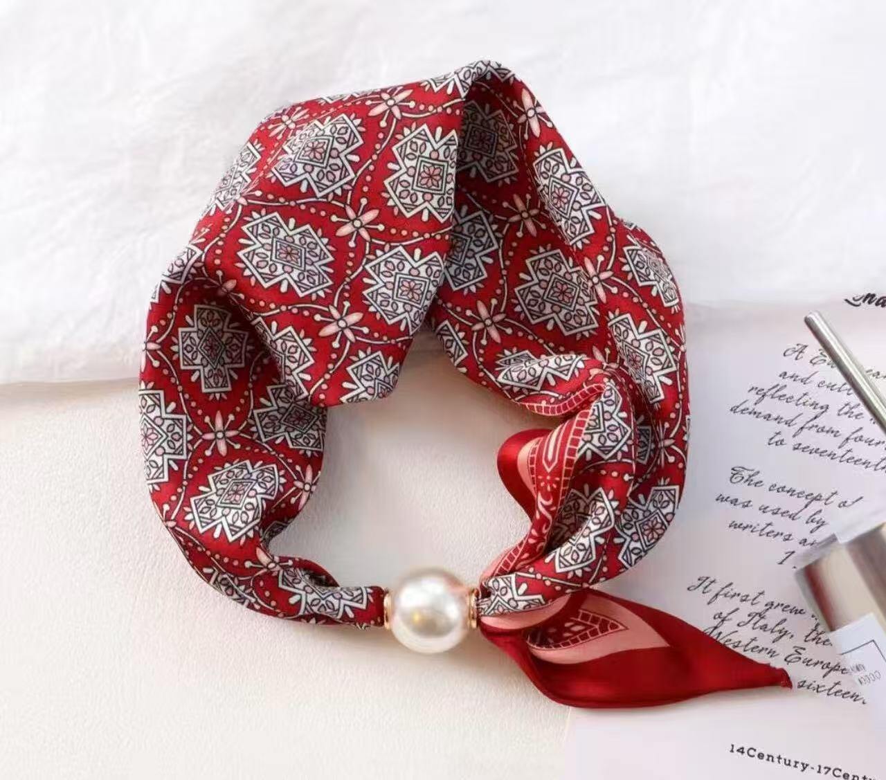 Wholesaler JERRY.AMY - Women's scarf with magnetic closure and pearls, length 50CM width 12CM