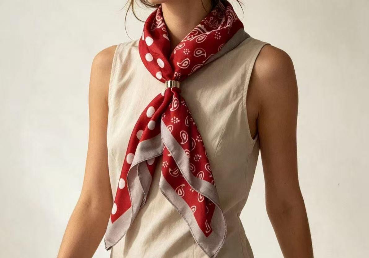 Wholesaler JERRY.AMY - Women's square scarf with buckle Size 65*65