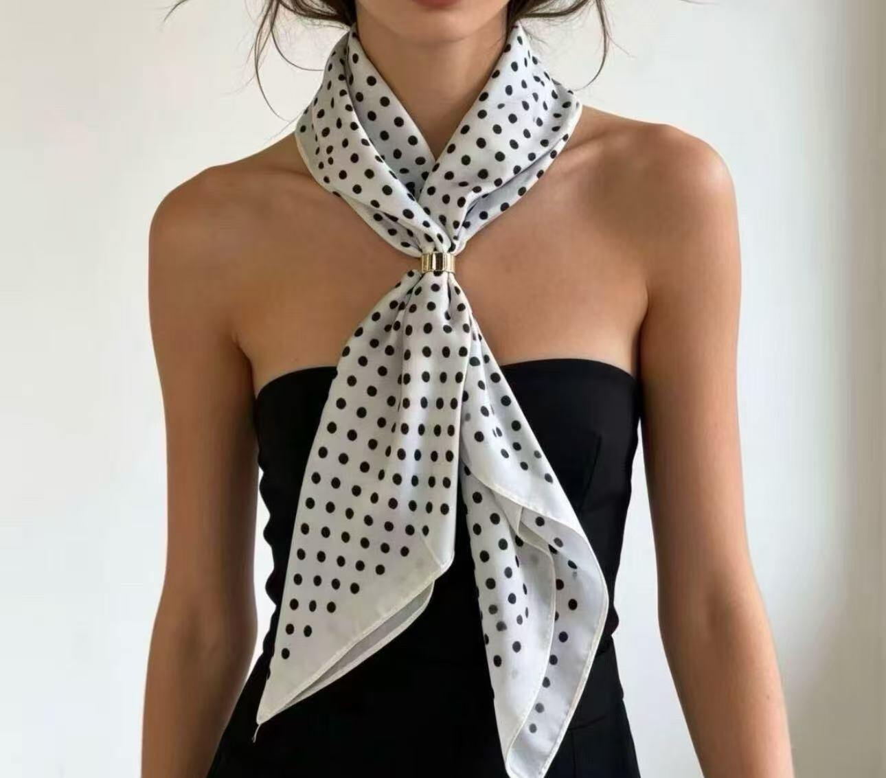 Wholesaler JERRY.AMY - Women's square scarf with buckle Size 65*65