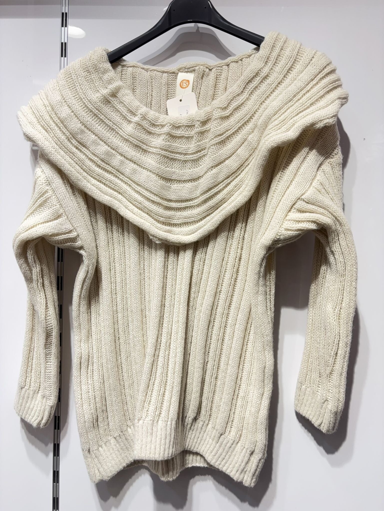 Pull douillet italien en acrylique et mohair, idéal pour l'automne 2025, toucher doux et chaleureux pour elle.