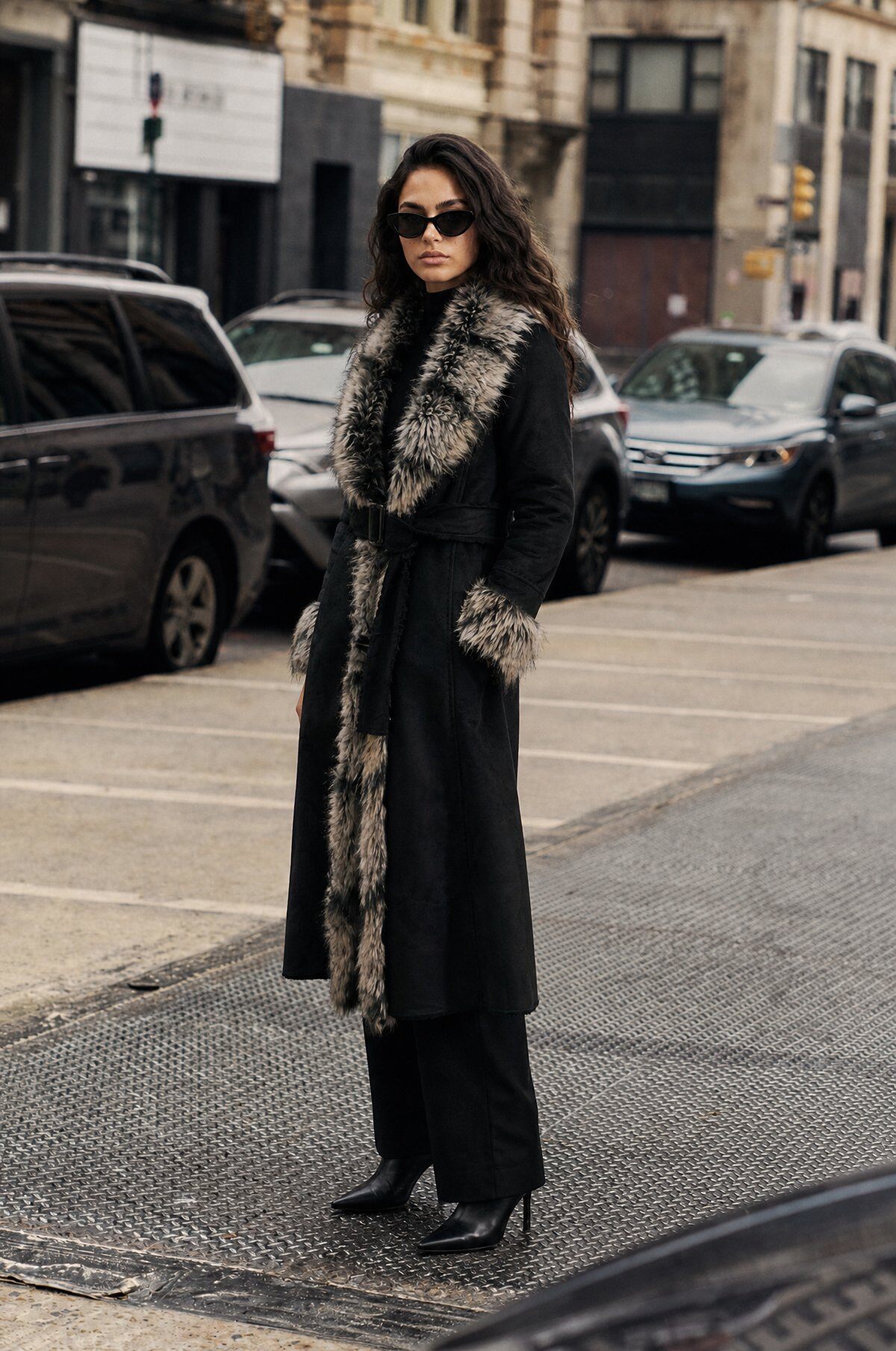 Grossiste Jessy Line - Manteau Long Suédine et Fausse Fourrure