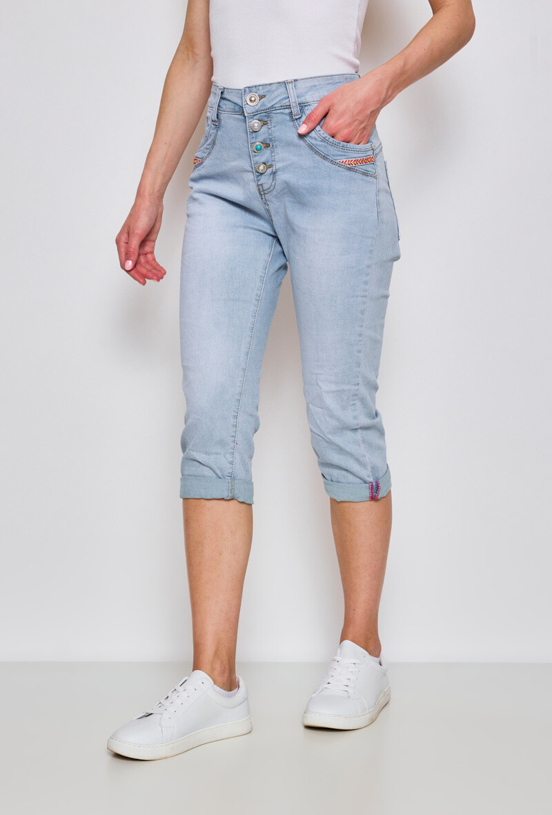 Women's slim Bermuda shorts, cotton and polyester, ideal for summer 2025, lightweight and stretchy, designed in China.
