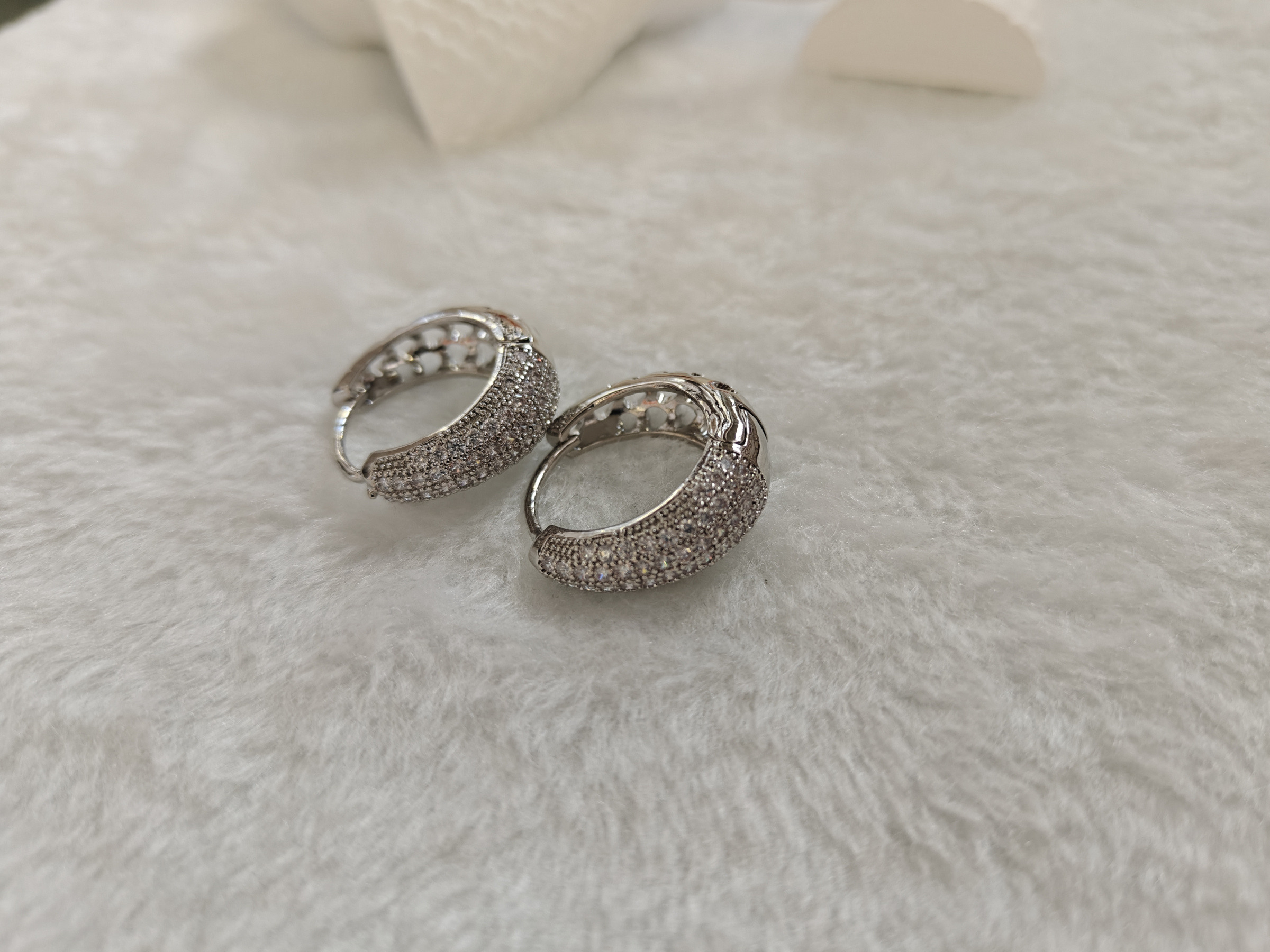 Wholesaler JINLONG BIJOUX - Orecchini with cerchio with zirconia and oar