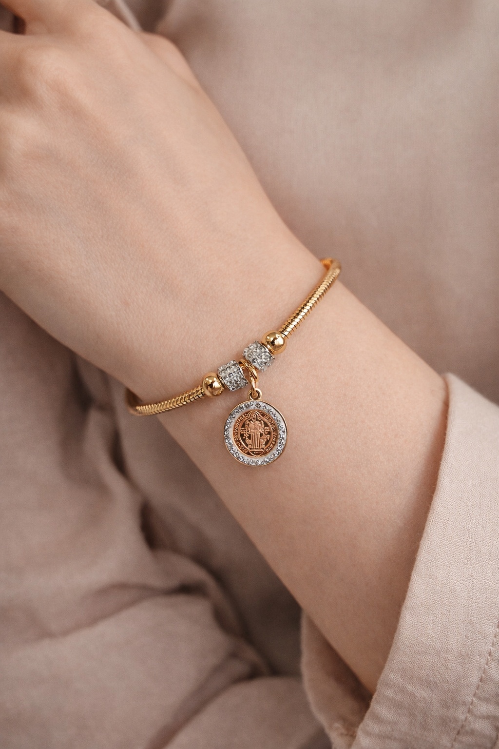 Wholesaler JINLONG BIJOUX - Bracelet with GESU symbol acciaio