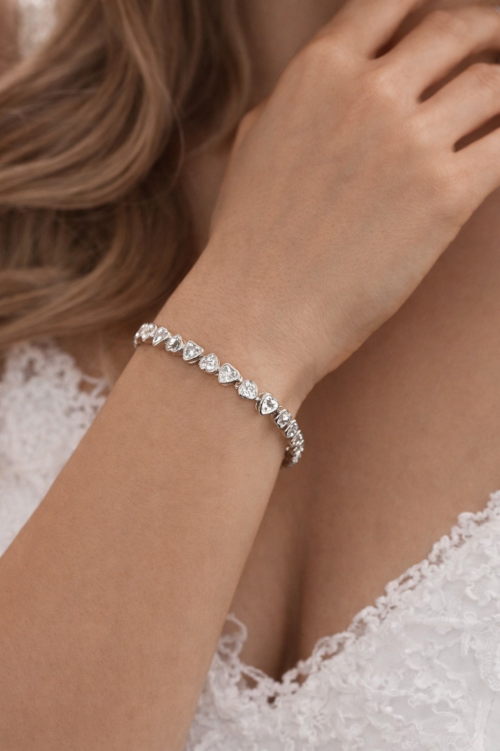 Mayorista JINLONG BIJOUX - Pulsera con circonitas corazón y varilla rodiato