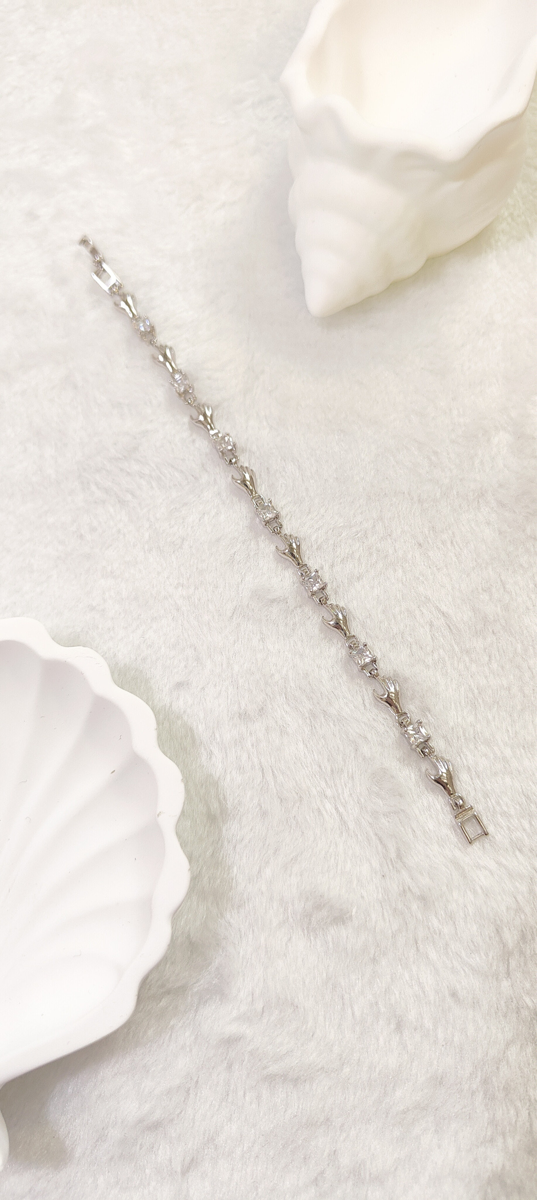 Mayorista JINLONG BIJOUX - Pulsera con mano de fatima y circonitas.rame
