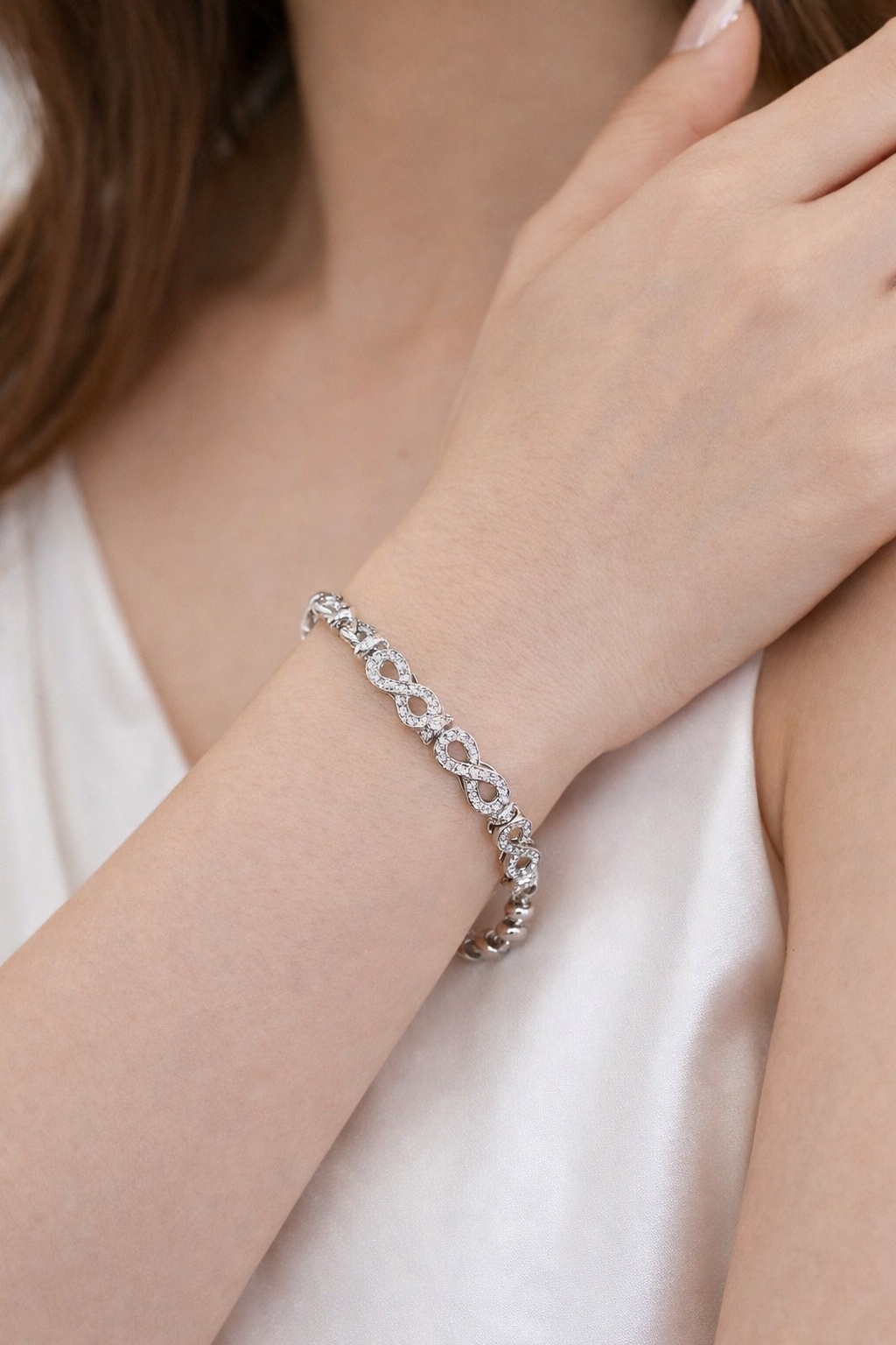 Wholesaler JINLONG BIJOUX - Infinity bracelet with zirconia and rodiato oar