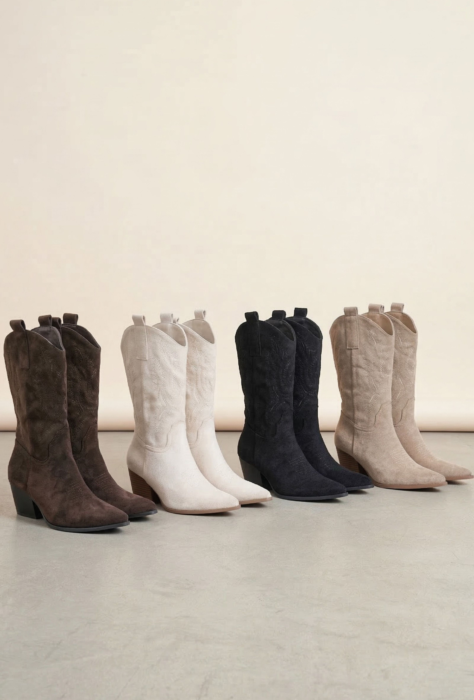 Grossiste JM.DIAMANT - Bottes Santiags en Suédine à Broderies – Style Cow-boy Chic
