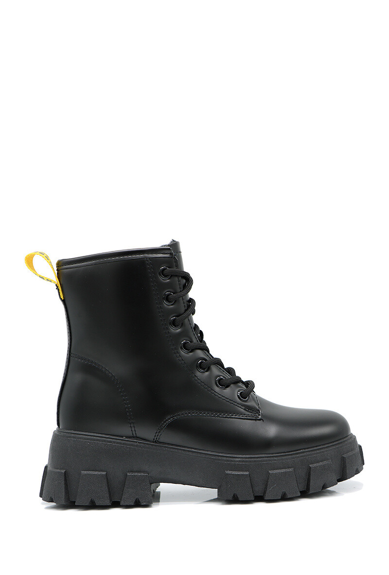 Wholesaler JM.DIAMANT - Ankle boots with lace