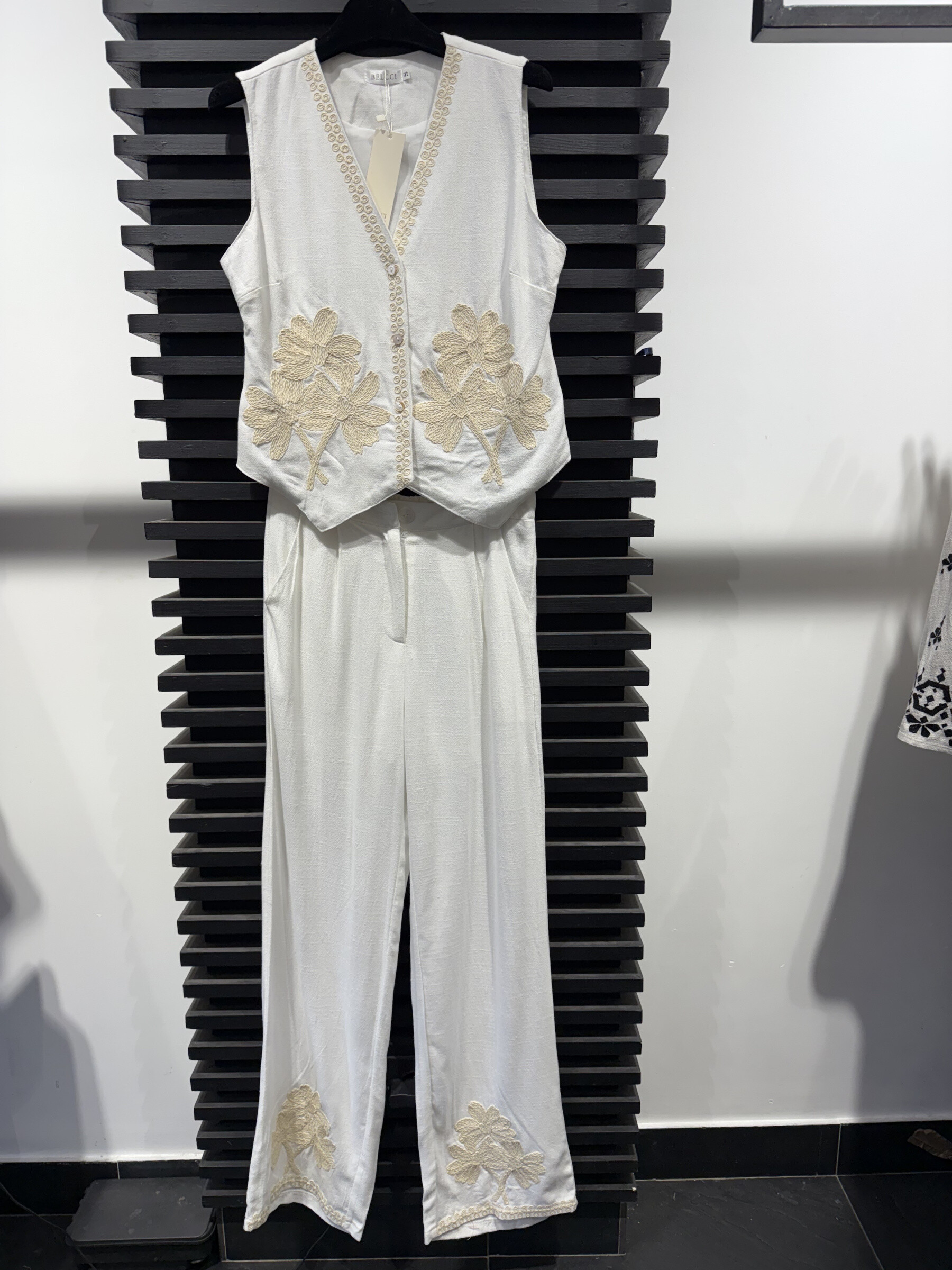 Wholesaler Joelly - Embroidered sets