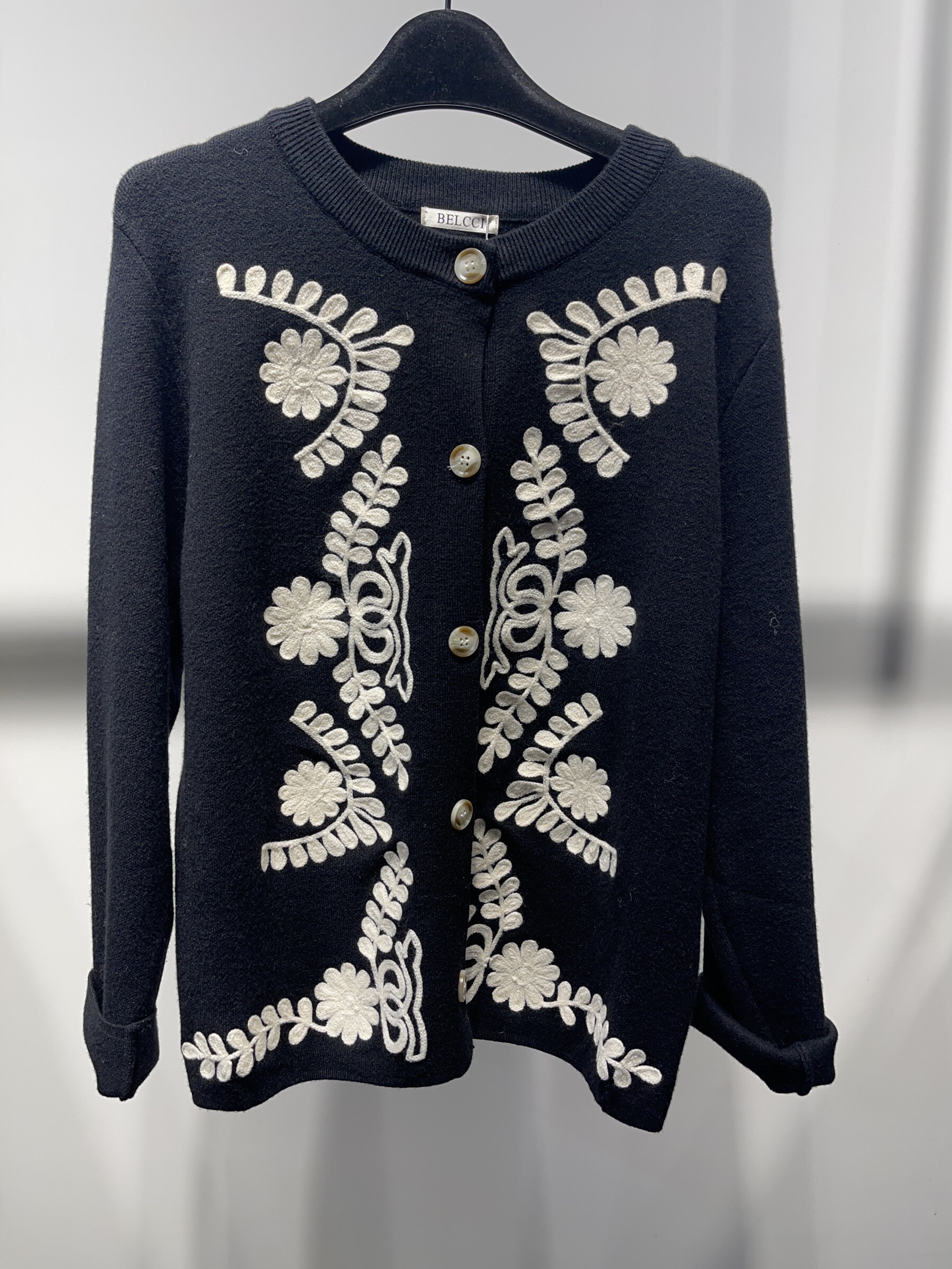 Wholesaler Joelly - FLOWER EMBROIDERED VESTS