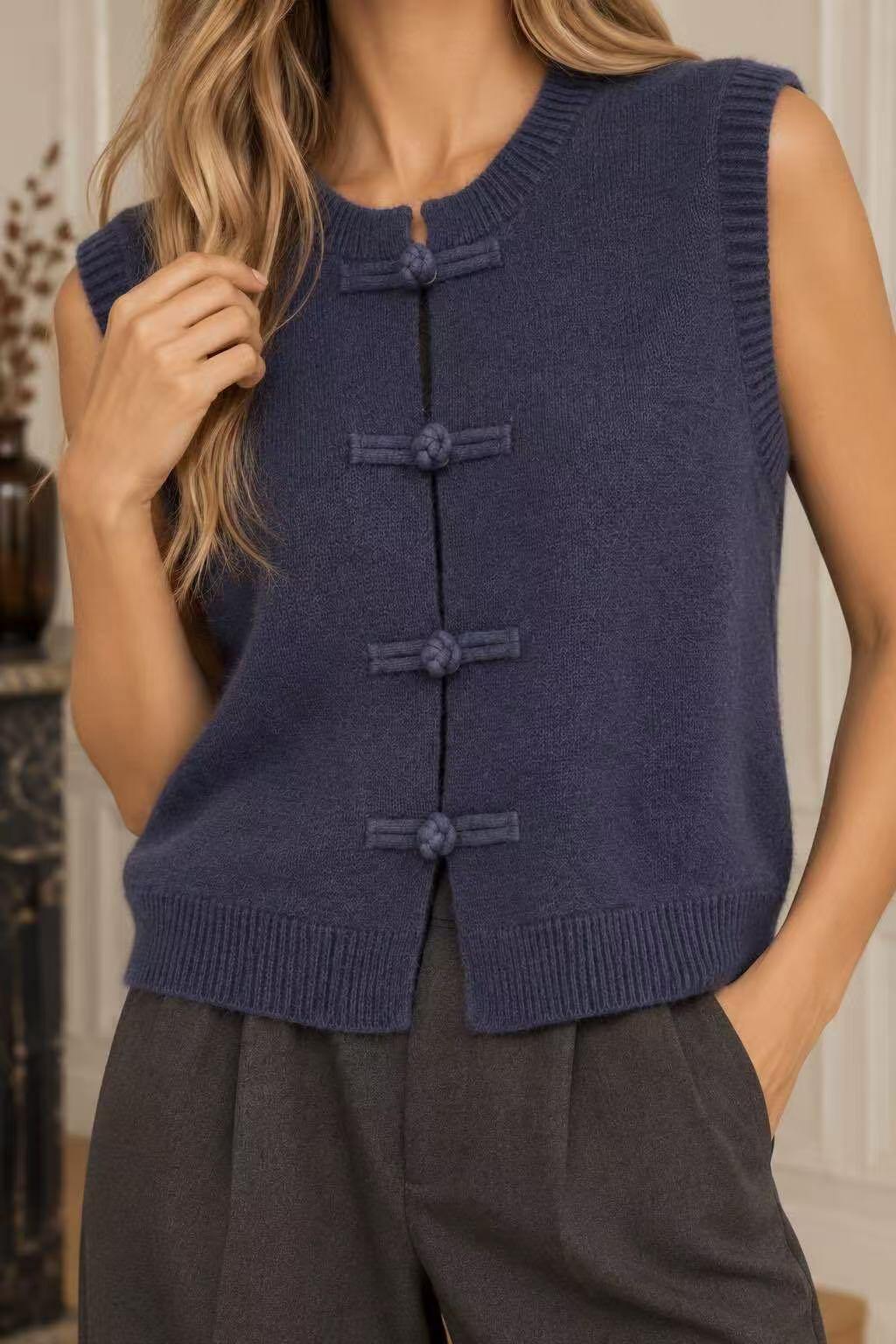 Großhändler Joelly - Ärmellose Strickweste mit Knebelverschlüssen