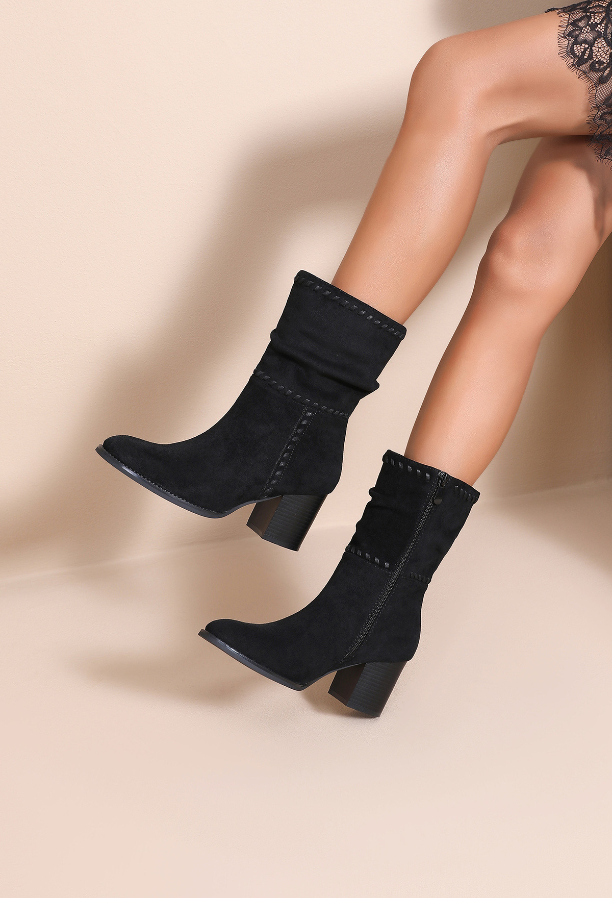 Großhändler JOIA PARIS - Mittelhohe Stiefel mit Falten und Absatz