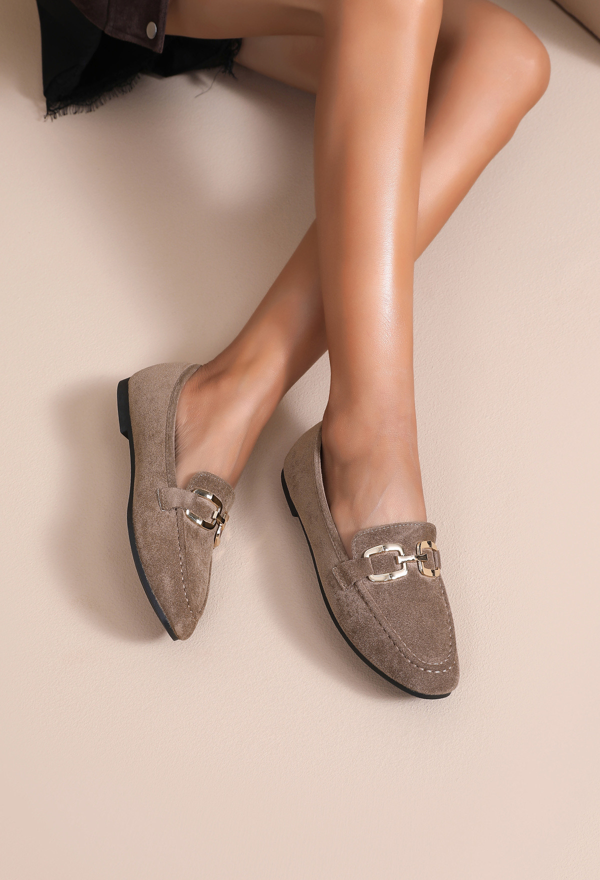Wholesaler JOIA PARIS - Elegant Women's Loafers with Metal Buckle