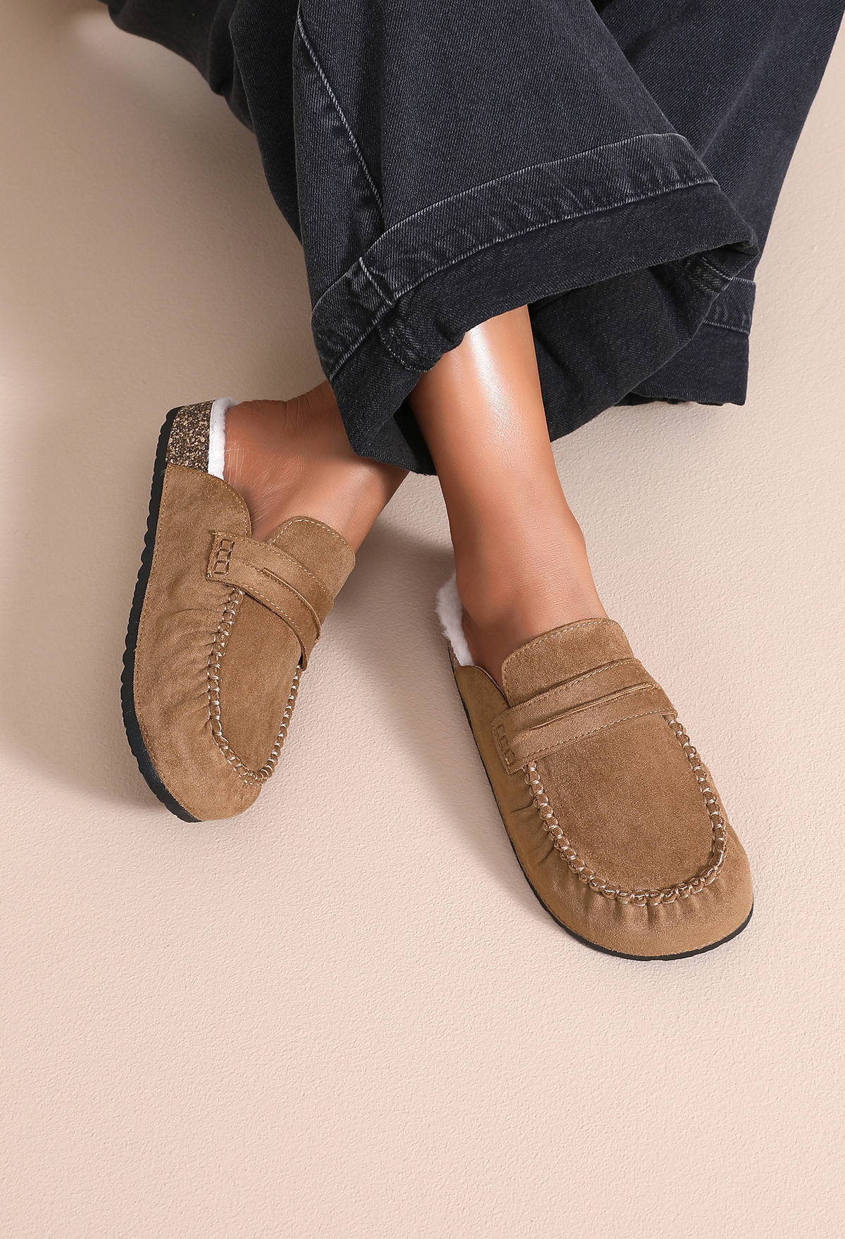 Grossiste JOIA PARIS - Chaussons Mules Fourrés Style Mocassin