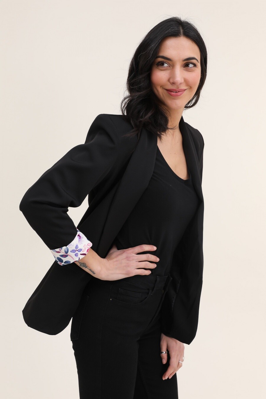 Wholesaler JOLIFLY - Women's Blazer with Printed Lapels – Unique Elegance