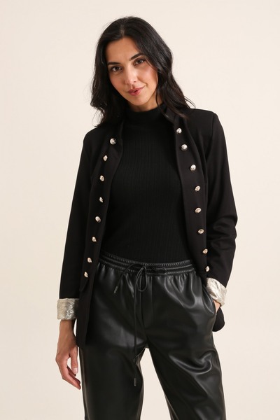 Grossiste JOLIFLY - Veste officier noire à revers métallisés – Élégance chic et touche glamour Grossiste JOLIFLY - Veste officier noire à revers métallisés – Élégance chic et touche glamour