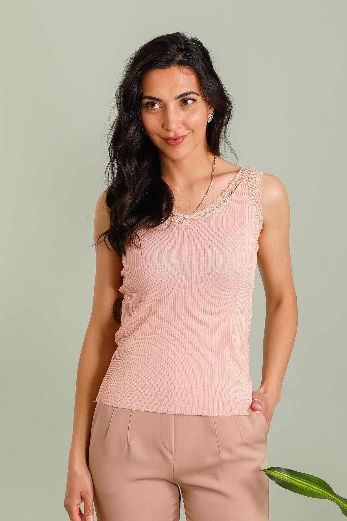 Großhändler JOLIFLY - Côte -Tanktop mit Spitzenoberflächen