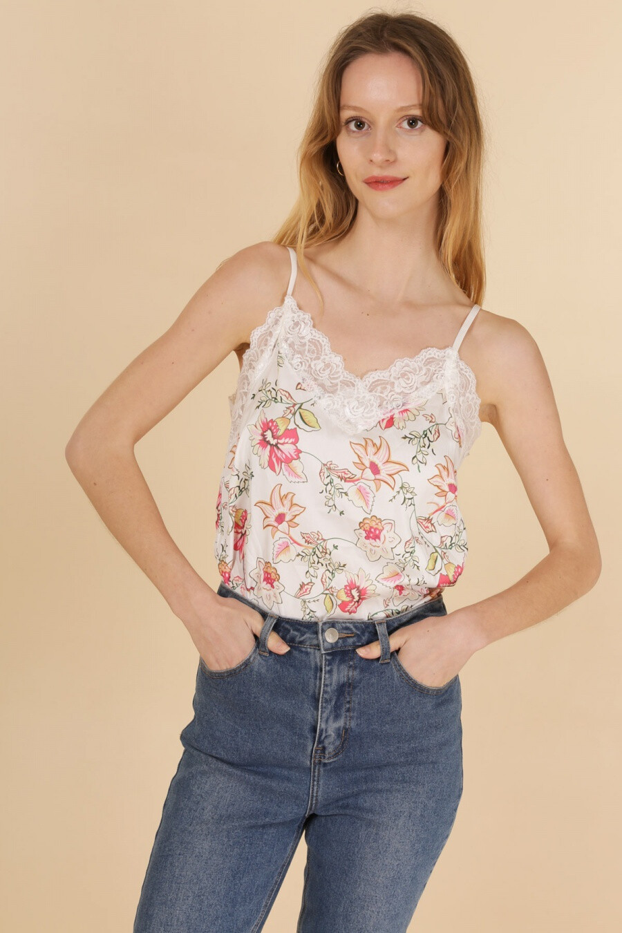 Grossista JOLIFLY - Top Canottiera Stampato in Pizzo - Eleganza & Audacia