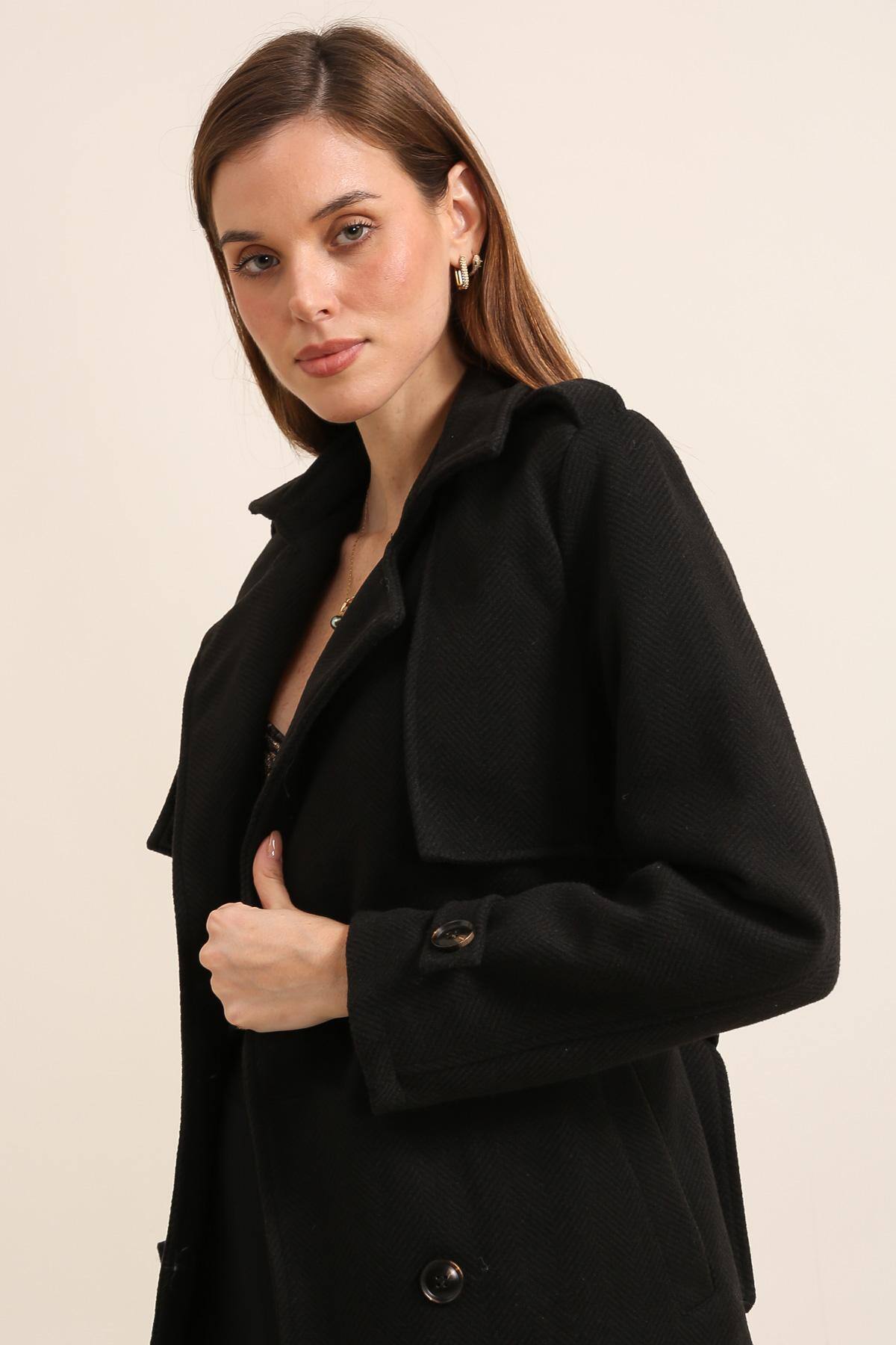 Grossiste JOLIFLY - Manteau long ceinturé motif chevrons – Tailles S à XXL