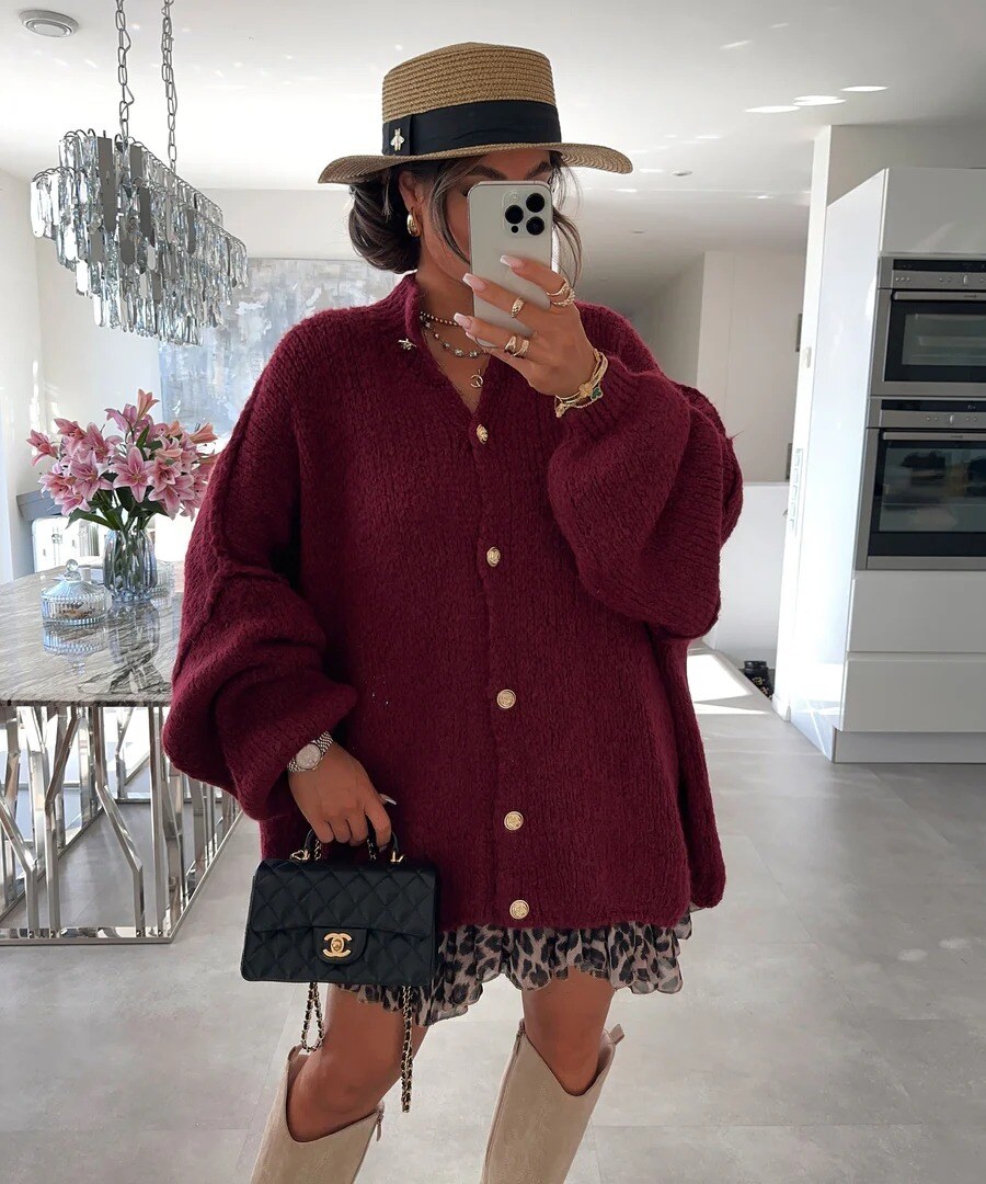 Grossiste JOLIFLY - Cardigan oversize en maille avec boutons bijoux