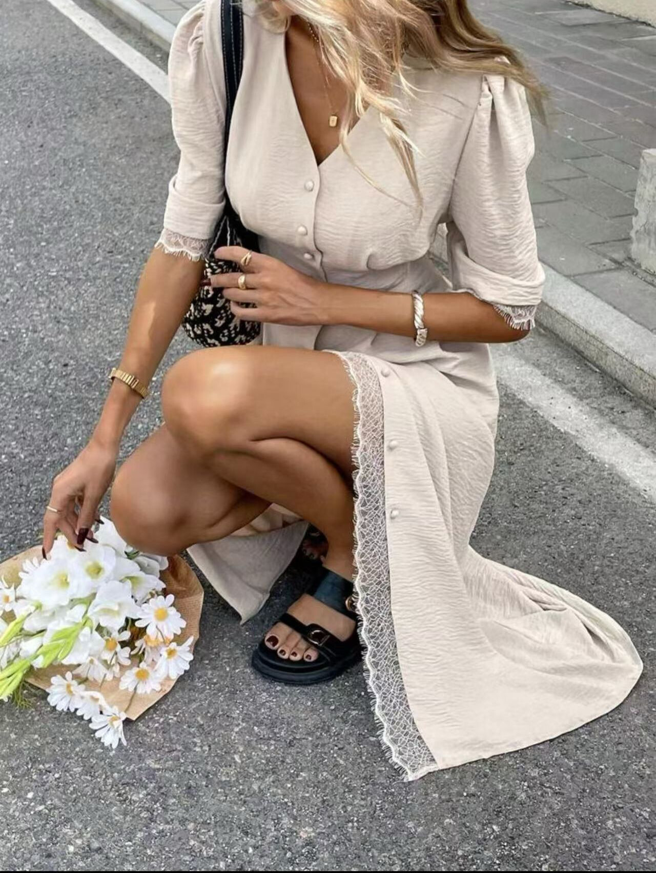 Grossiste JOLIFLY - Robe Élégante Boutonnée et à dentelle  – Manches Mi-longues