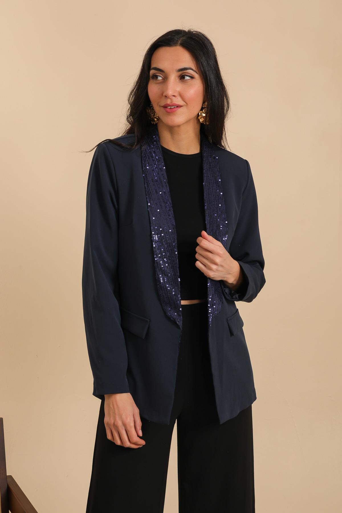 Grossista JOLIFLY - Americana con collo di paillettes