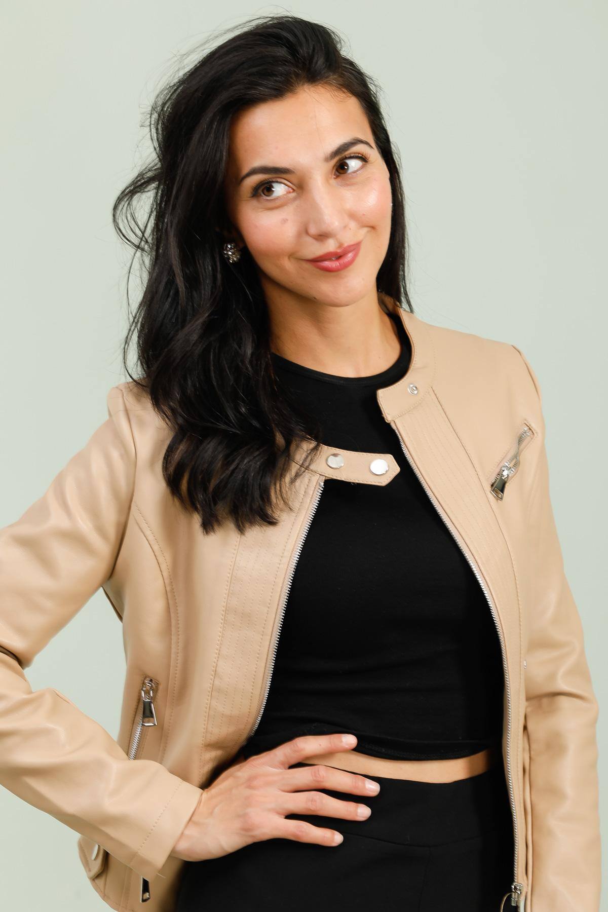 Wholesaler JOLIFLY - Women's faux leather jacket – Cropped fit with a stand-up collar