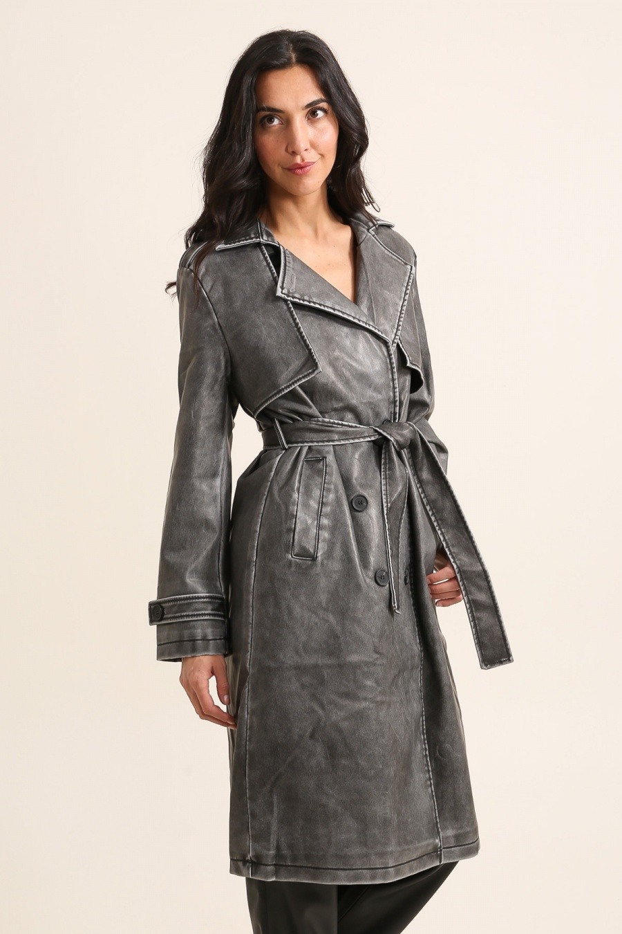 Grossiste JOLIFLY - Manteau long style trench en simili cuir effet vieilli