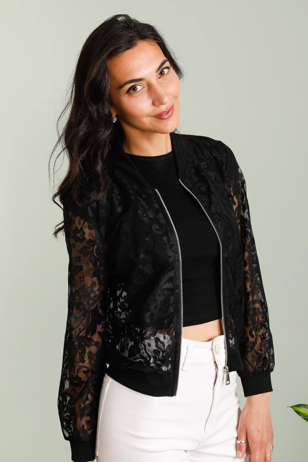 Grossiste JOLIFLY - Veste en Dentelle Noire – Élégance & Modernité