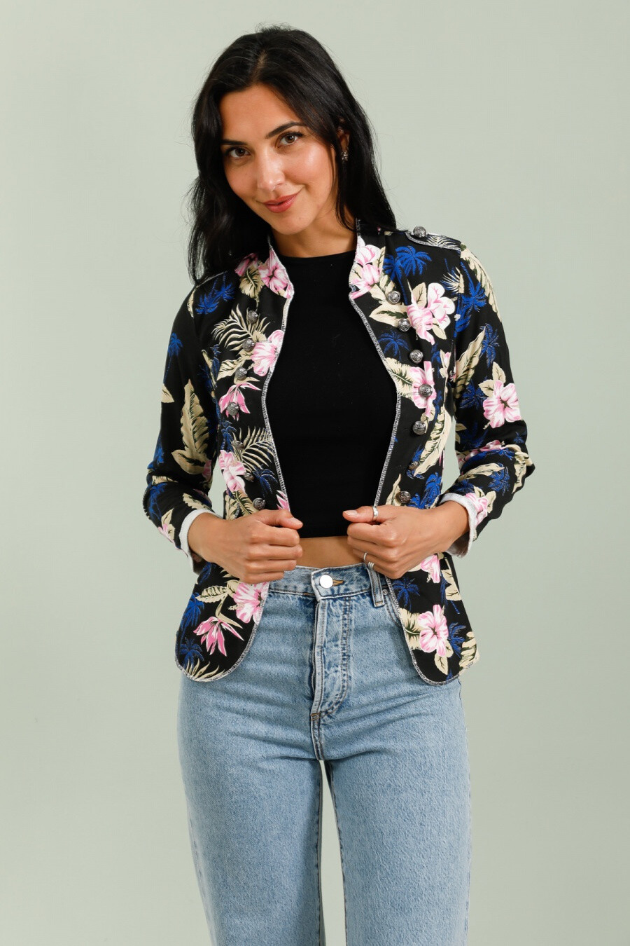 Grossiste JOLIFLY - Veste officier Femme Chic à Motifs Texte – Élégance et Style