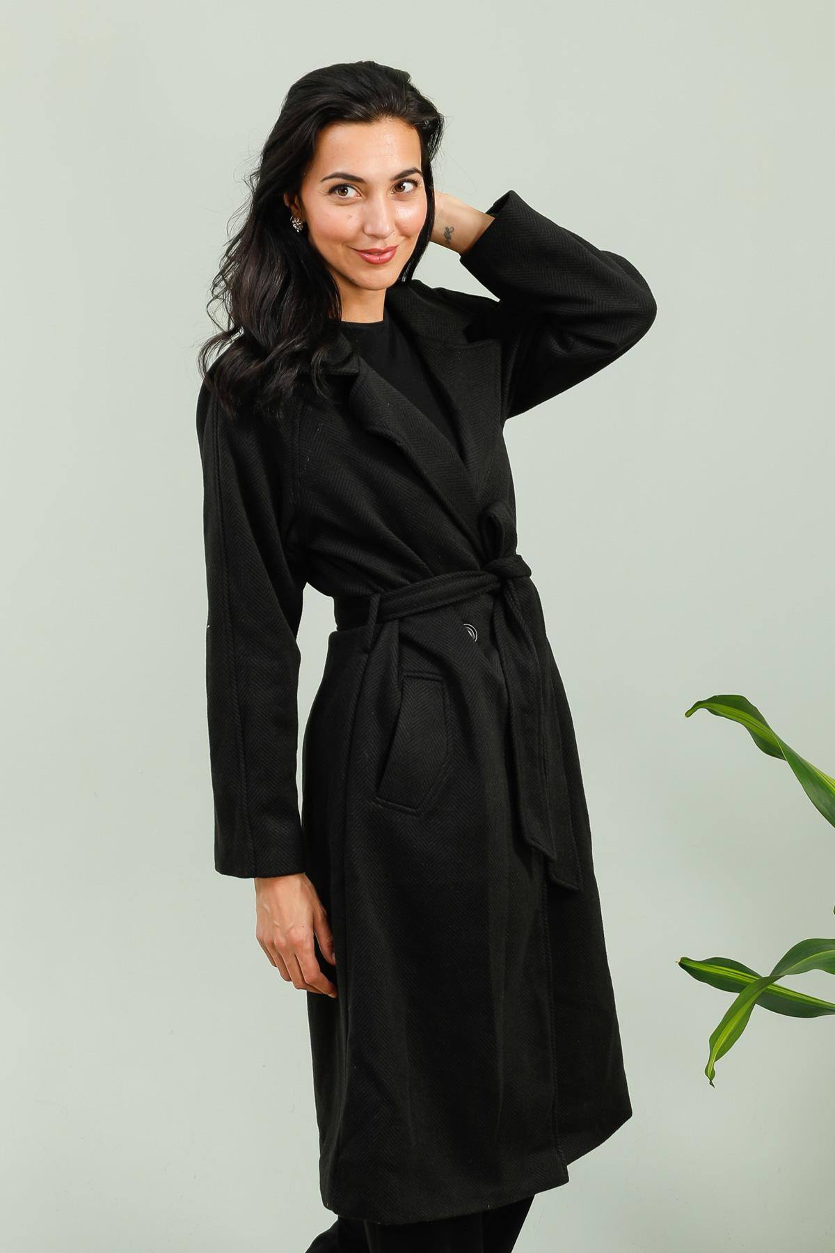 Grossiste JOLIFLY - Manteau à Chevrons avec Ceinture – Élégance Classique & Intemporelle