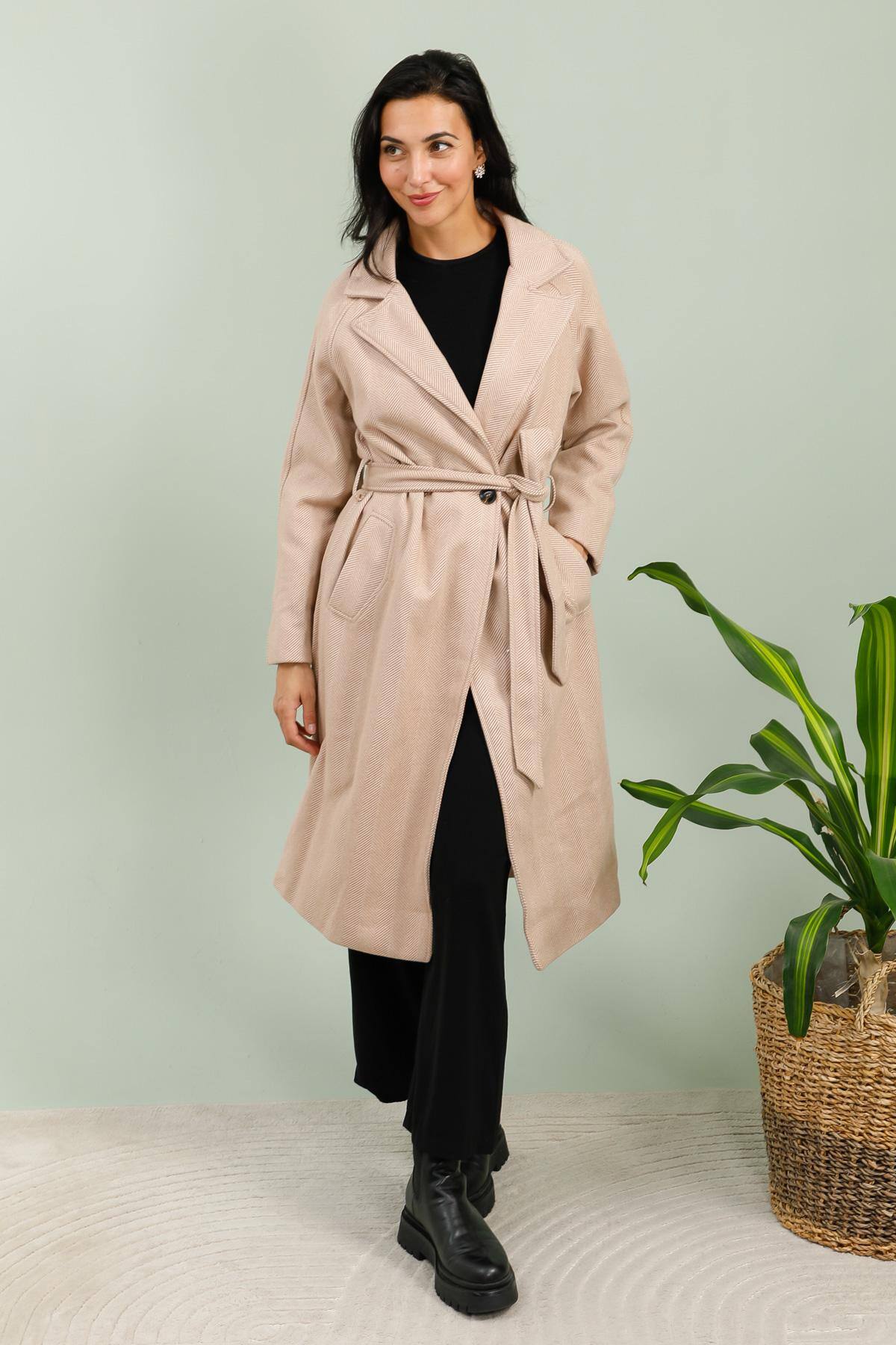 Grossiste JOLIFLY - Manteau à Chevrons avec Ceinture – Élégance Classique & Intemporelle