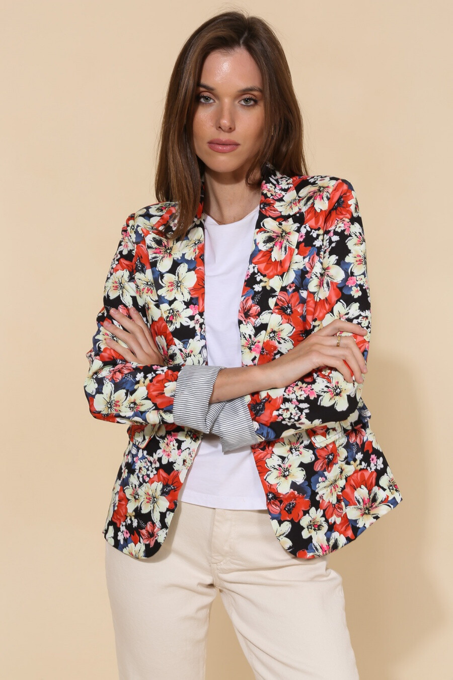 Grossista JOLIFLY - Giacca blazer con stampa fiori e maniche con revers rigati, vere tasche