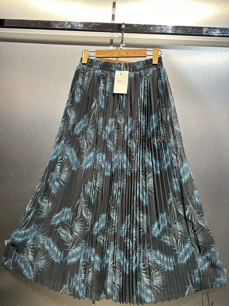 Wholesaler Joliko - LONG FLORAL PLEATED SKIRT