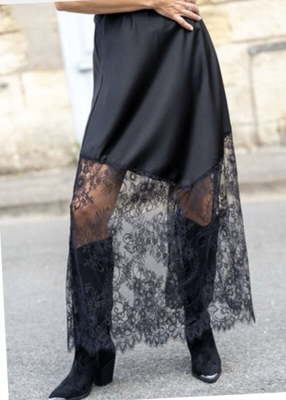 Grossista Joliko - gonna lunga in satin con pizzo
