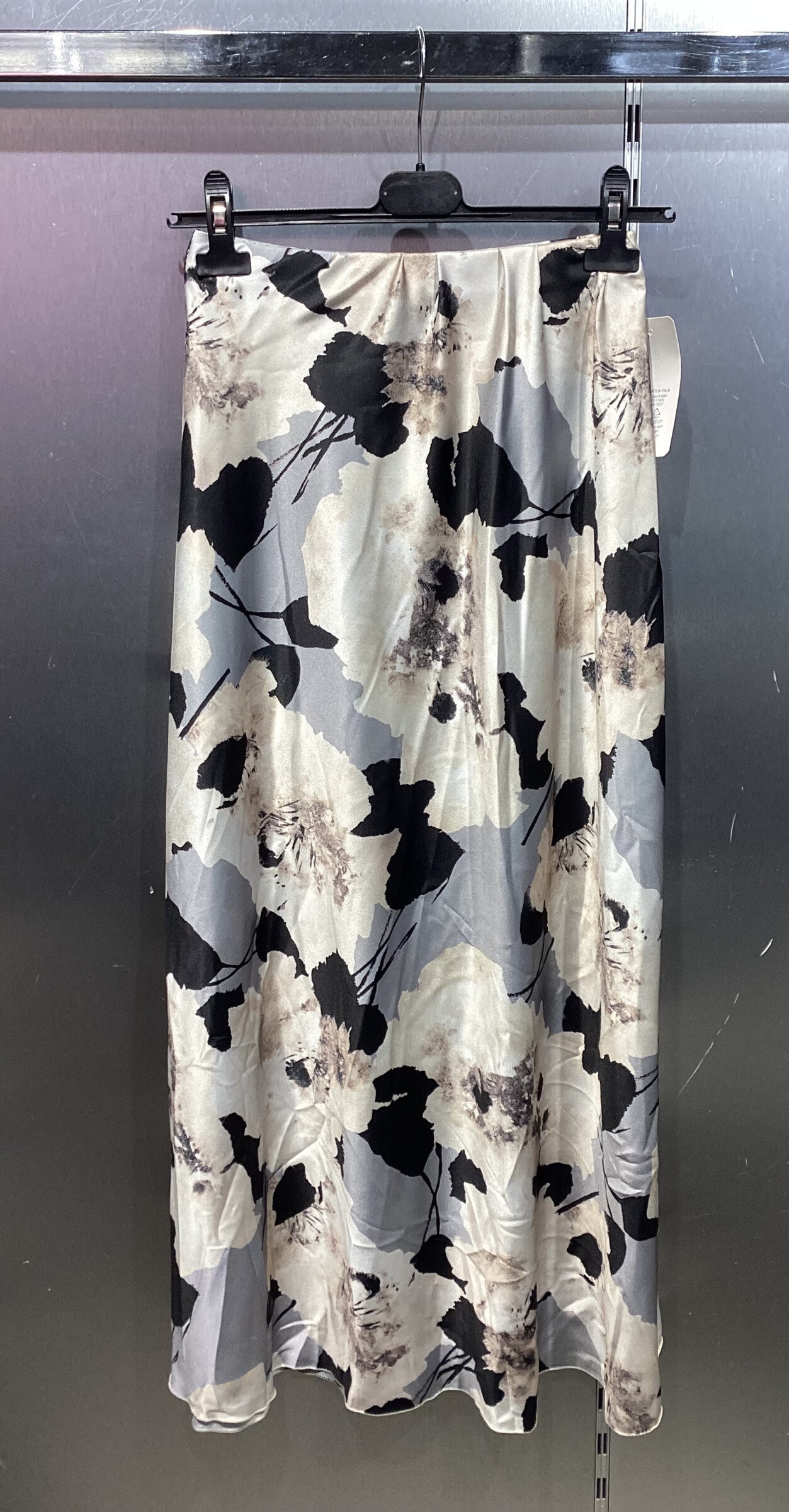 Wholesaler Joliko - Fleur satin skirt