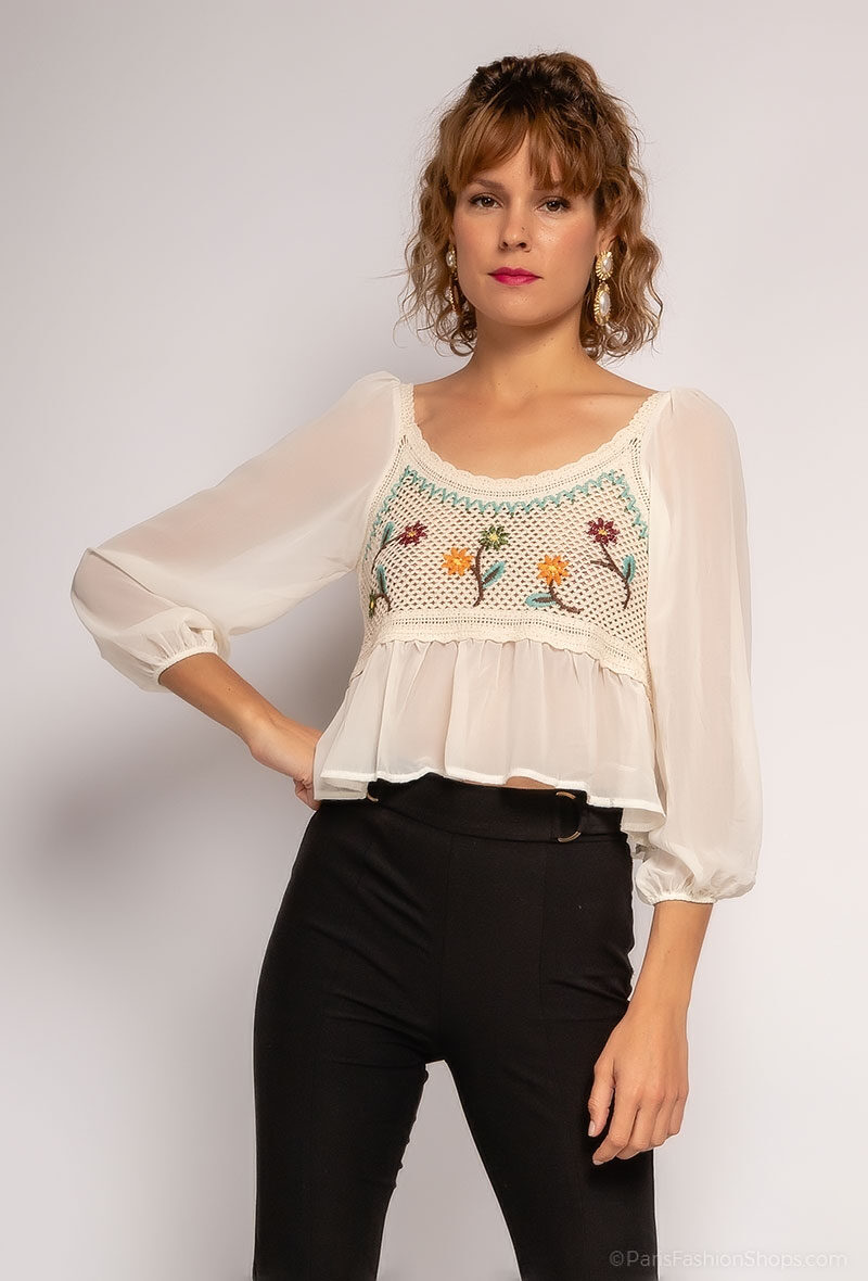 Grossiste Jolio & Co - Blouse courte à crochet et motif fleurs