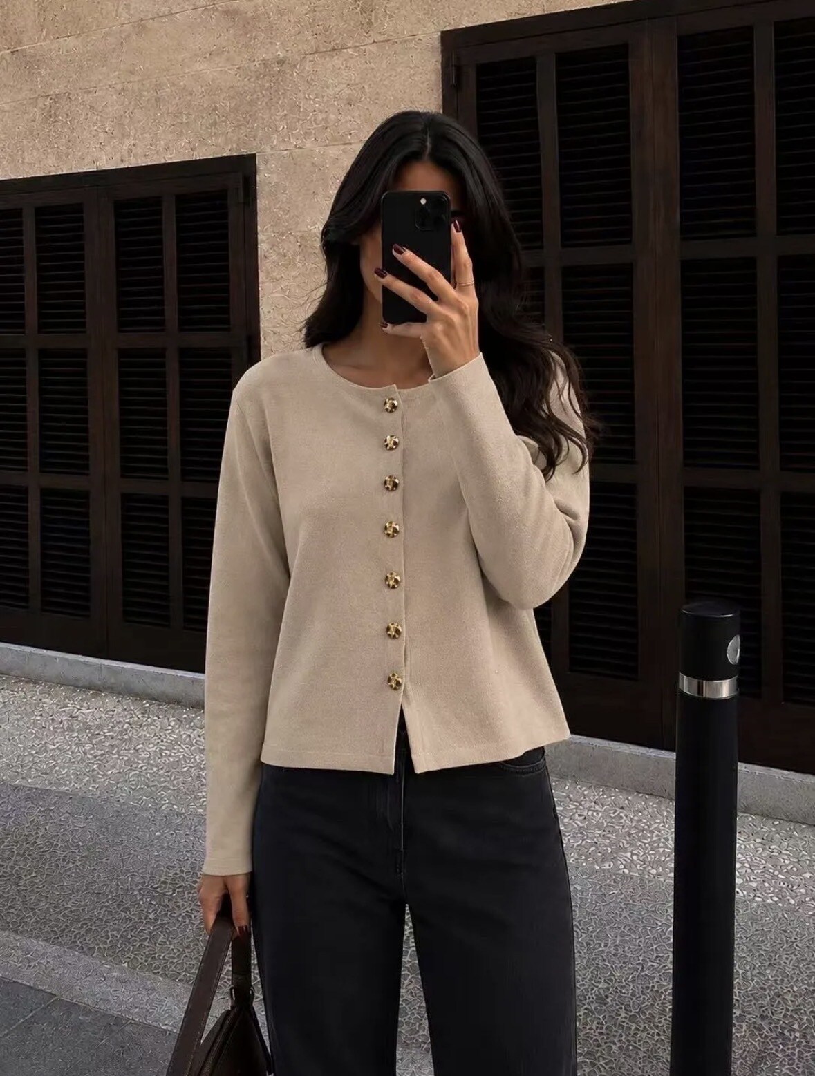Grossiste Jolio & Co - Gilet maille à boutons dorés