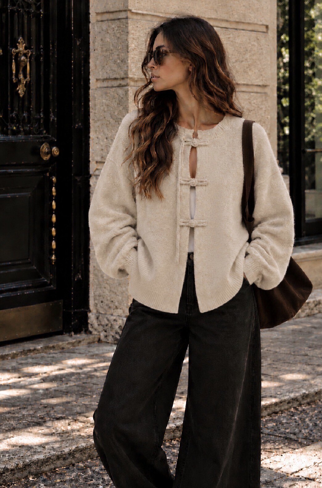Großhändler Jolio & Co - Strickjacke mit chinesischen Knöpfen